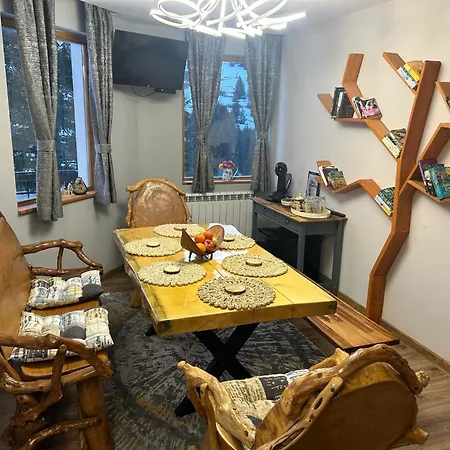 House Proctor Stoykite